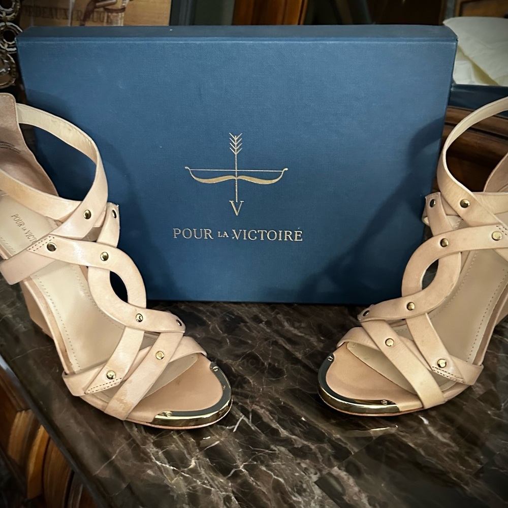 Pour La Victoire Nude Strappy Heels